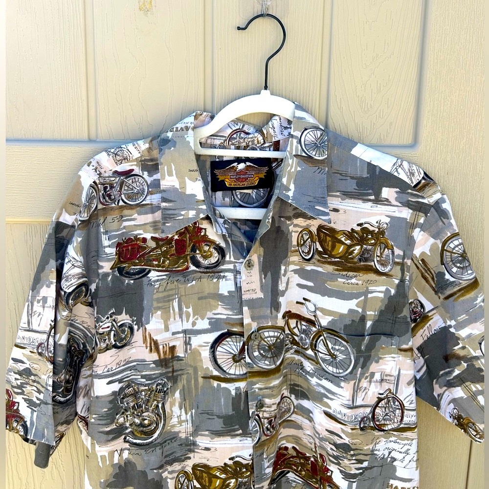 Harley Davidson Vintage Motorcycle Button Down Short Sleeve Shirt. Size M